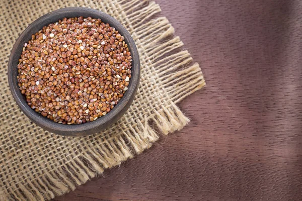 Sementes de quinoa vermelha - Chenopodium quinoa — Fotografia de Stock