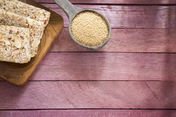 Tahıl ve bar (Amaranthus solmayan çiçek)