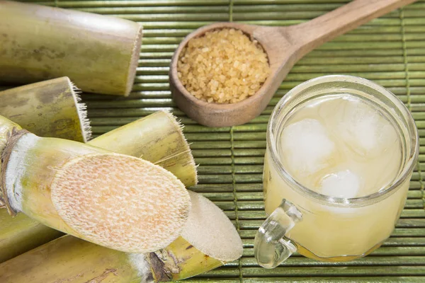 Şekeri, suyu ve şeker kamışı - Saccharum officinarum