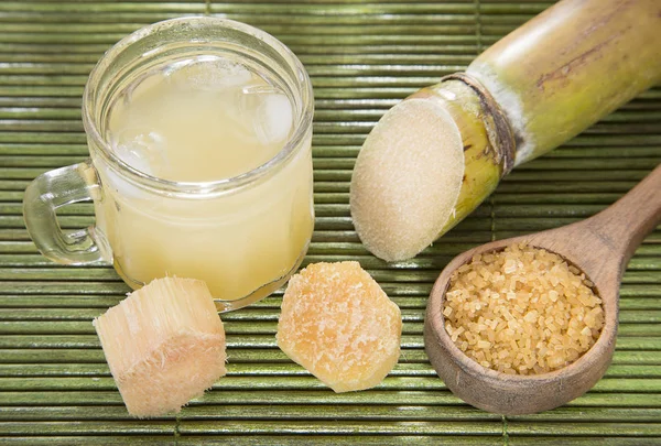 Şekeri, suyu ve şeker kamışı - Saccharum officinarum