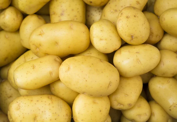 Patatas en el supermercado - Solanum tuberosum — Foto de Stock