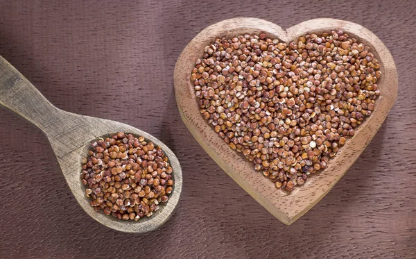 Семена красного киноа - Chenopodium quinoa — стоковое фото