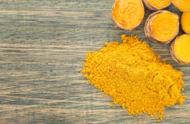 Kökleri ve zerdeçal tozu - Curcuma longa