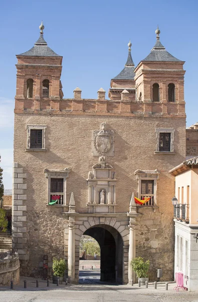 (Inggris) Toledo, Castilla La Mancha / Spain. 19 Oktober 2017. Pintu Cambrn, gerbang terletak di sektor barat kota Spanyol — Stok Foto