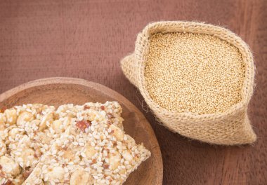 Tahıl ve bar (Amaranthus solmayan çiçek)