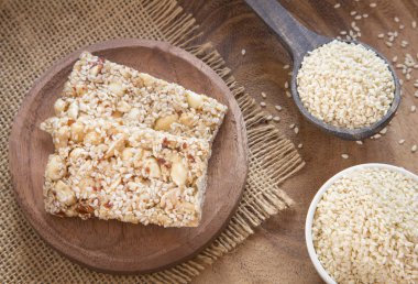 Susam ve tahıl barlar (Sesamum indicum)