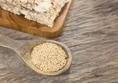 Tahıl ve bar (Amaranthus solmayan çiçek)