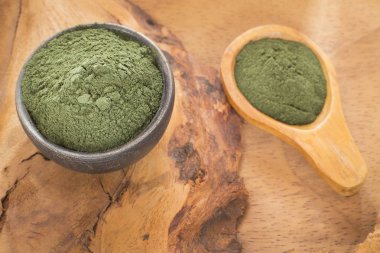 Spirulina tozu (Spirulina ahşap tablo)