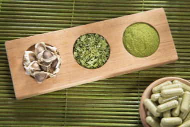 Tohum, yaprak ve moringa toz - Moringa oleifera