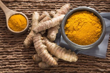 Kökleri ve zerdeçal tozu - Curcuma longa