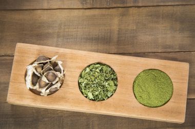 Tohum, yaprak ve moringa toz - Moringa oleifera