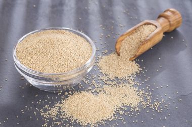 Rustik arka planda - Amaranthus solmayan çiçek tohumları