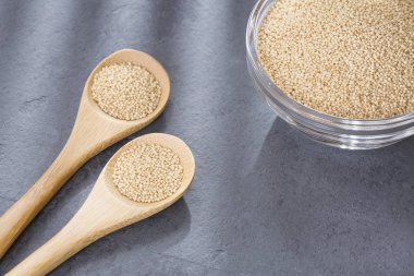 Rustik arka planda - Amaranthus solmayan çiçek tohumları