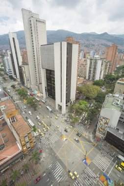 Medelln, Antioquia / Kolombiya - 02 Şubat 2017. Avenida oryantal, kentin en önemli yolu.