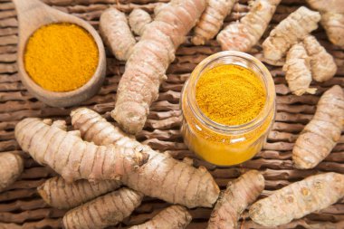 Toz ve organik curcuma - Curcuma longa kökleri