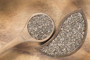 Chia tohum ahşap kase ve kaşık