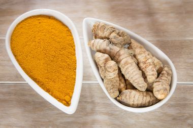 Kökleri ve zerdeçal tozu - Curcuma longa