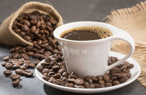 Kaffekopp Med Kaffebönor Coffea — Stockfoto