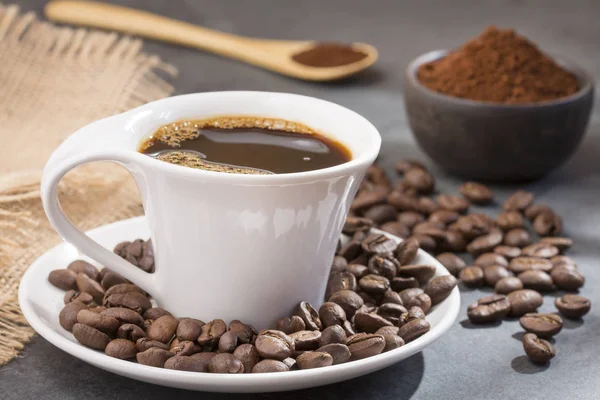 Kaffekopp Med Kaffebönor Coffea — Stockfoto