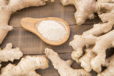 Kökleri ve organik zencefil tozu - Zingiber officinale