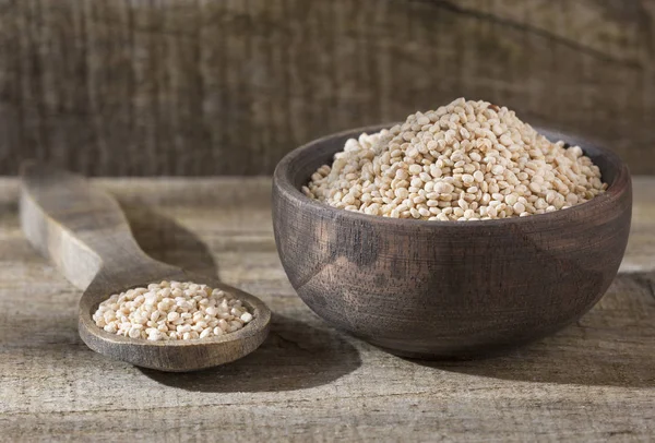 Białe Nasiona Quinoa Organicznych Chenopodium Quinoa — Zdjęcie stockowe