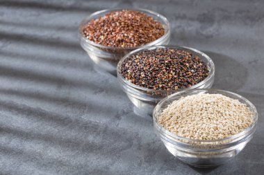 Beyaz, kırmızı ve siyah quinoa - Chenopodium quinoa tohumları