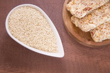 Susam ve tahıl barlar (Sesamum indicum)