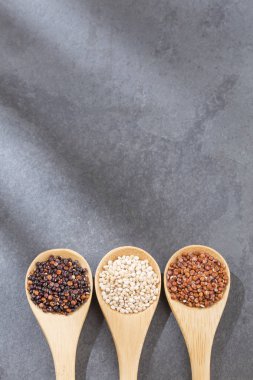 Beyaz, kırmızı ve siyah quinoa - Chenopodium quinoa tohumları