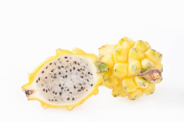 Beyaz arka planda - Selenicereus megalanthus sarı pitahaya ya da ejderha meyve