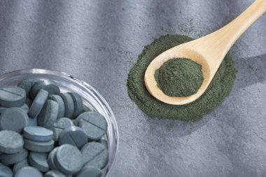 Spirulina tozu ve hapları - Spirulina