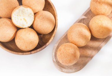 Geleneksel Kolombiya buuelos (derin kızarmış peynir ekmek)