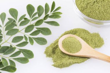 Moringa yeşil ve taze yaprakları