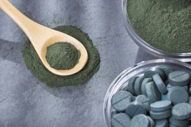 Spirulina tozu ve hapları - Spirulina