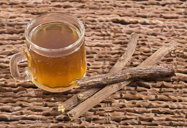 Lakritze Tee Und Wurzeln Glycyrrhiza Glabra — Stockfoto