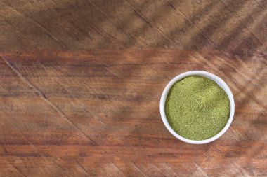 Ahşap arka plan - Moringa oleifera üzerinde organik moringa toz