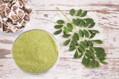 Moringa tohumlar, yaprakları ve toz