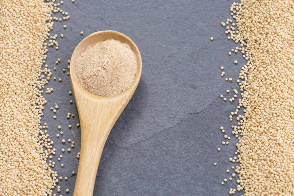 Amaranth powder and seeds - Amaranthus — Stock Photo, Image