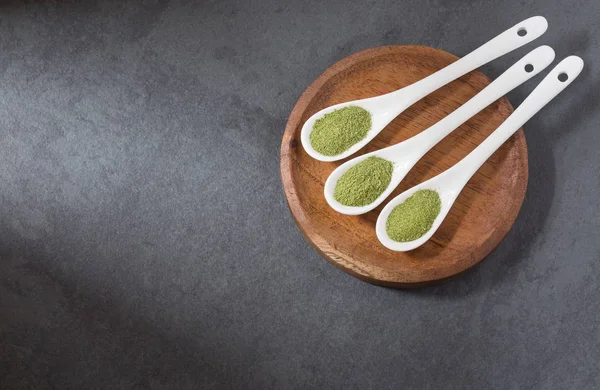 Moringa en polvo en tres cucharas — Foto de Stock