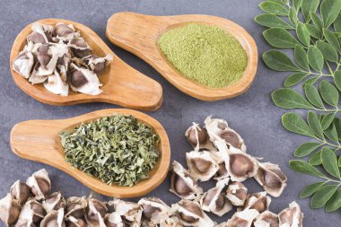 Yaprak, tohum ve moringa toz. Üstten Görünüm - Moringa oleifera