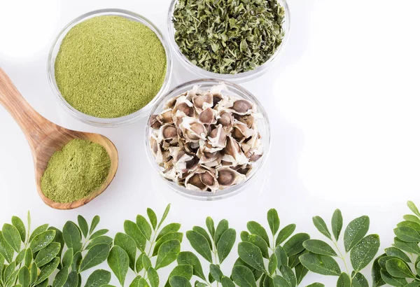 Moringa oleiferanın birçok faydası, vitaminleri, mineralleri ve vücut için birden fazla tıbbi özelliği vardır.