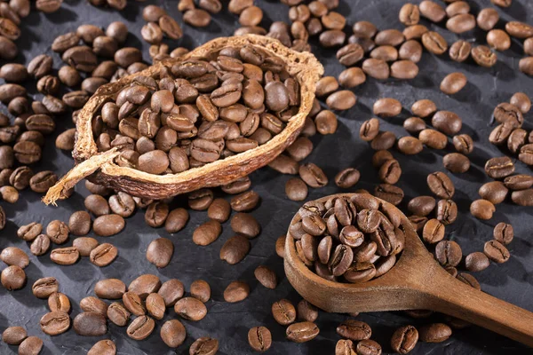 Koffea - Brun rostade kaffebönor — Stockfoto
