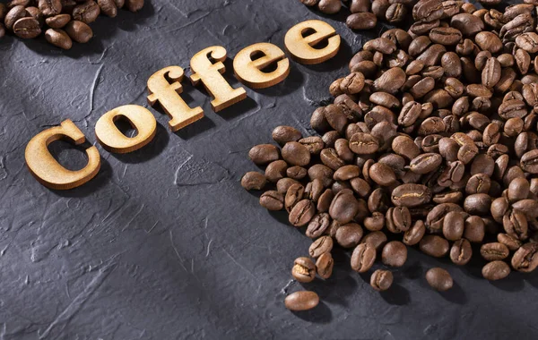 Coffea - rostade kaffebönor. Textutrymme — Stockfoto