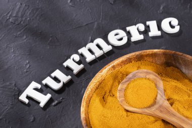 Organik zerdeçal tozu - Tahta harflerle sözel zerdeçal