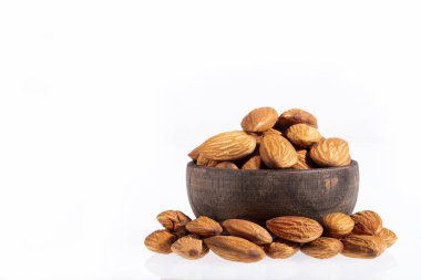 Prunus dulcis, soyulmuş badem. Metin uzayı