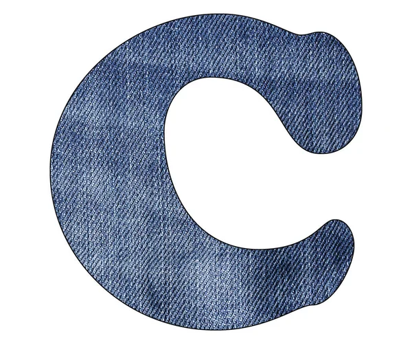 Lettre C de l'alphabet - Détails de la texture du jean bleu denim. Fond blanc — Photo