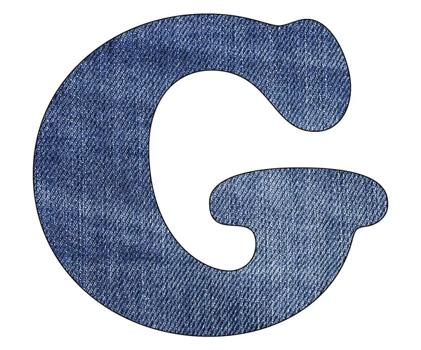 Буква G алфавита - Текстурные детали джинсов синего цвета. Белый фон — стоковое фото