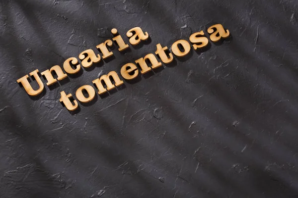 A szavak Uncaria tomentosa fából készült betűkkel — Stock Fotó