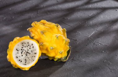 Pitahaya sarı ejderha meyvesi - Selenicereus megalanthus