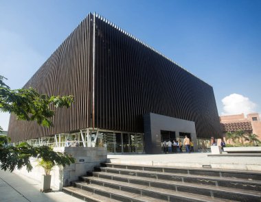Medellin, Antioquia / Kolombiya - 23 Ocak 2020. Tahta kutu. Şehir simgesi Plaza Mayor 'un en temsilci uzayı. Uluslararası Kongre ve Sergi Merkezi.