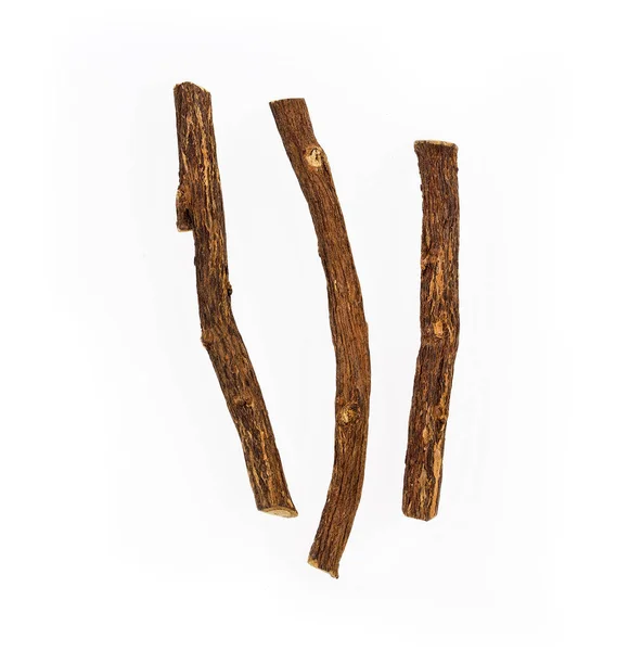Primer plano de la hierba ayurvédica raíz de regaliz, raíz de regaliz, Mulethi o Glycyrrhiza glabra raíz en una superficie de madera es muy beneficioso para calmar el estómago, envenenamiento — Foto de Stock